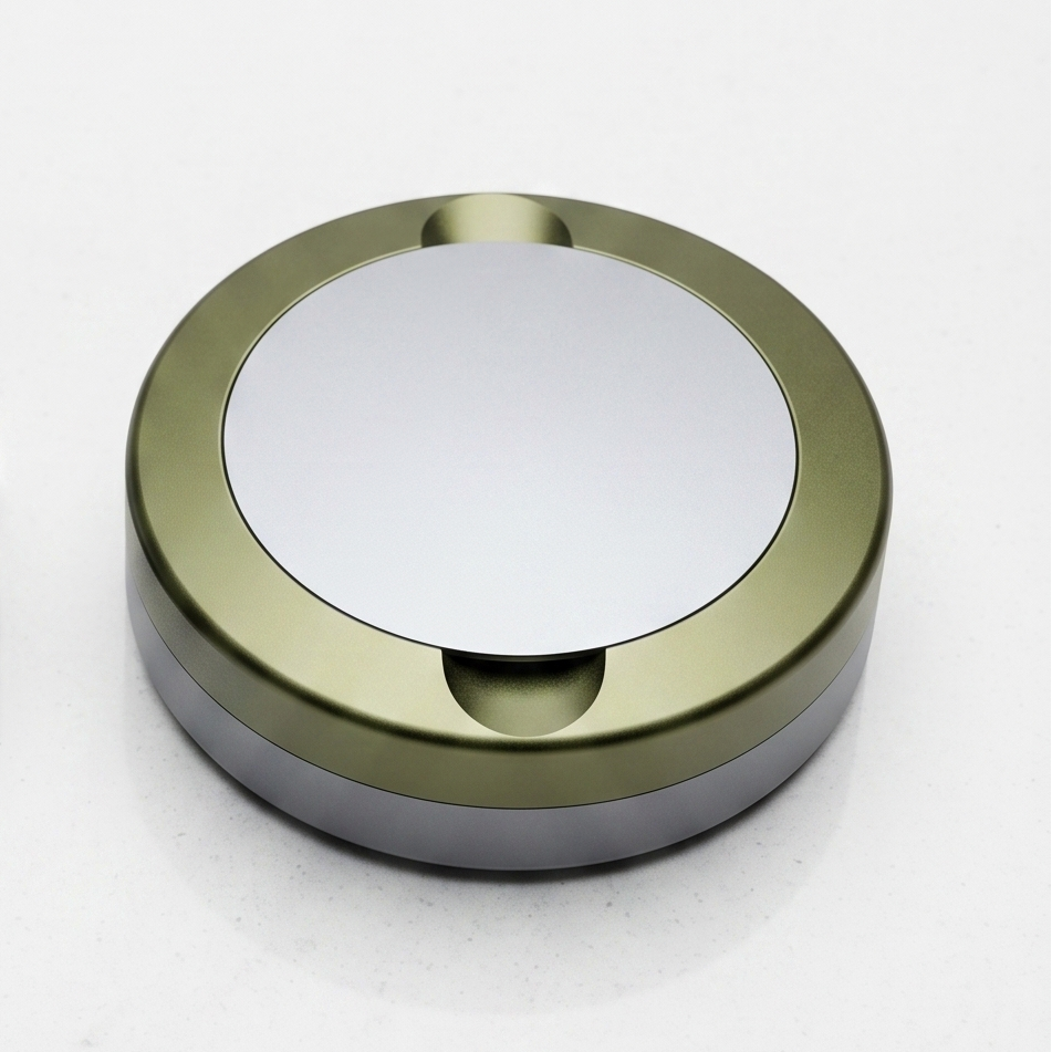 Tvåfärgad slim snusdosa i aluminium med grå lock och botten samt olivgrön ring i mitten från Duo Edition.